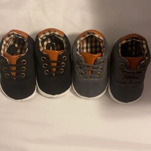 Size 3-6 month boy shoes.